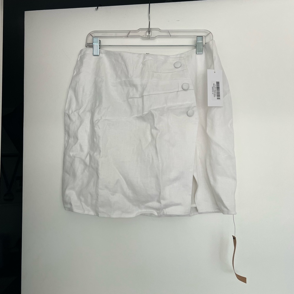 BRAND NEW reformation linen skirt. Never worn!!! Tags still on.